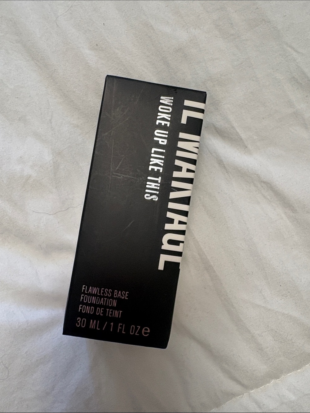 IL MAKIAGE Flawless Base Foundation - Black and White Box